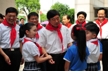 ��ϲӭʮ�Ŵ�����ϰүү˵�����ﻰ��2017��һ��ͯ�ڼ��������������ȶӺ�������·�ɴ����佱��ʽ�ɹ�����